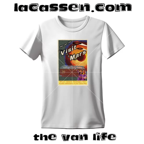 T-shirt blanc avec le design "Van Life", illustrant une aventure rétro et libre.